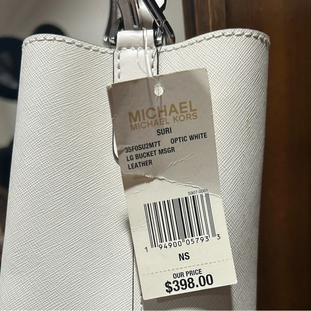 Michael Kors Suri Optic White Large Bucket Messenger Bag. NWT